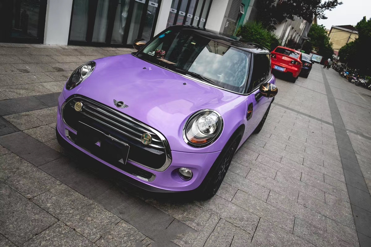 它是车又是"孩子"如此爱车当然要让它与众不同 mini改色梦幻紫