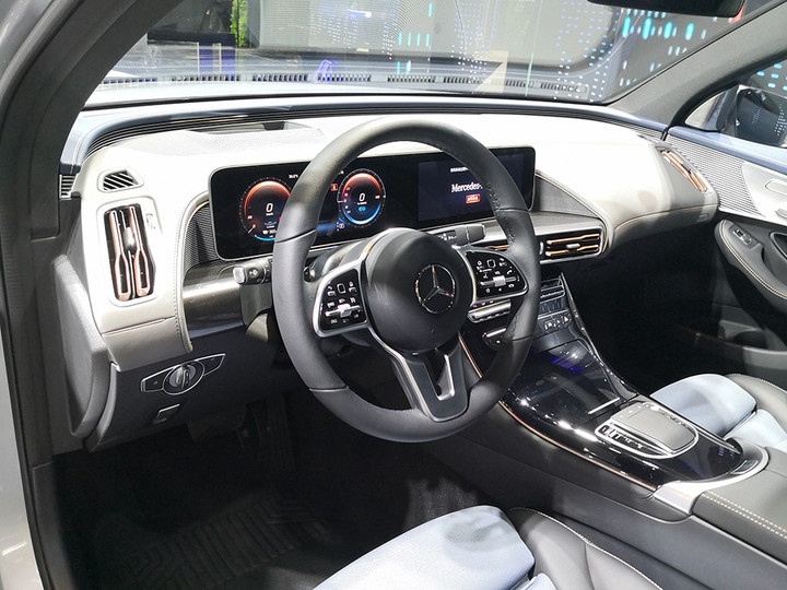 北京奔驰EQC 350 4MATIC正式上市 售价49.98万元