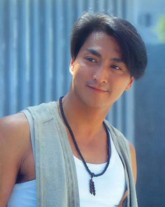 此后又与关之琳合作了《再见狂牛》和《游侠情》.后来,何家劲