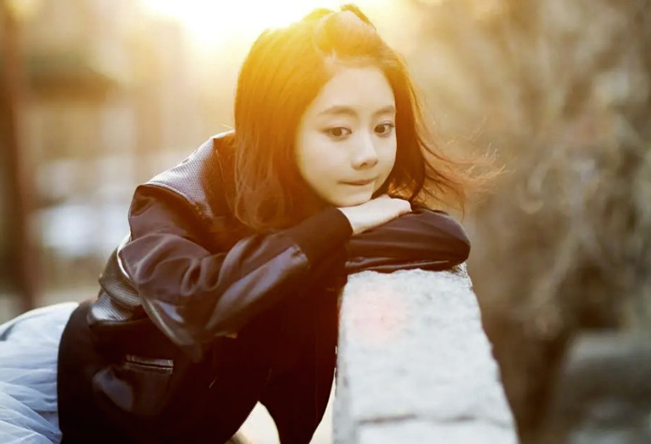 不紧不慢的谭松韵活成了最优雅的30岁女人模样