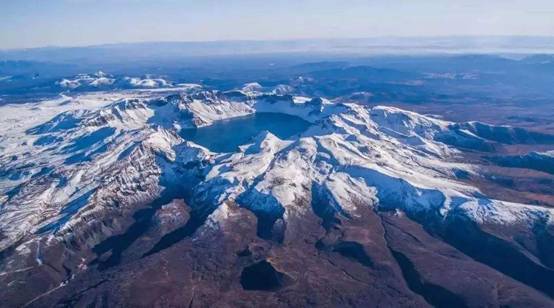 原來日本人每年到中國來是為了勘測長白山的天池火山.