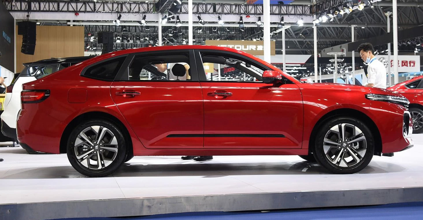 又一国产溜背轿车要上市!轴距2700mm,外观内饰都让人惊艳