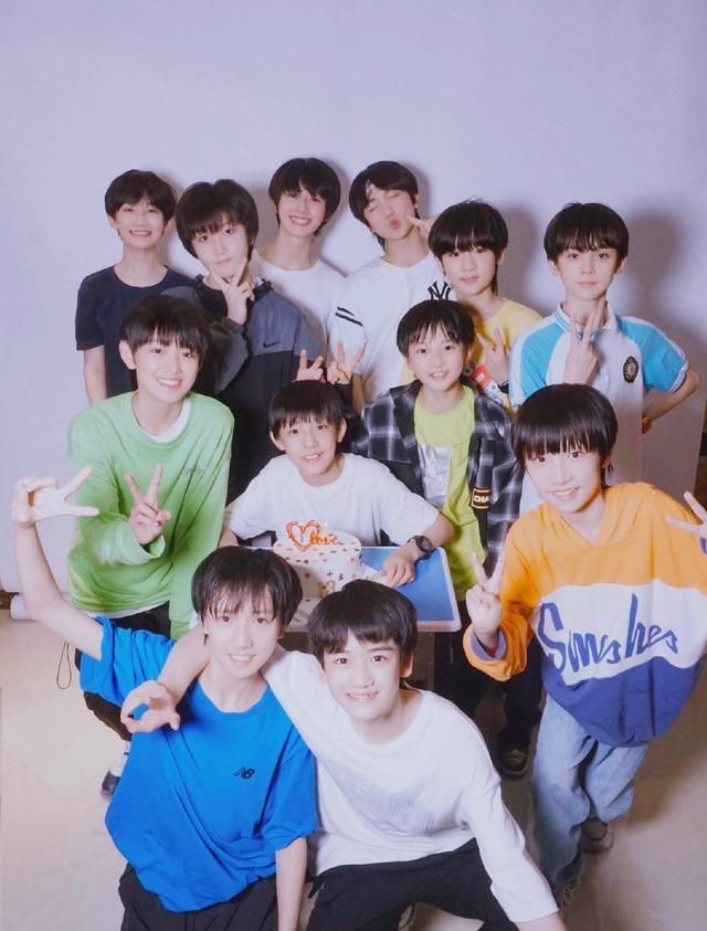 代都快收拾收拾出道了,三团弟弟们的热度打败了坤音的oner成为第九名