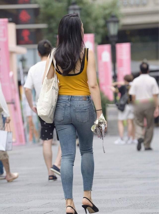 腿粗还穿牛仔裤?明显自讨苦吃,显矮不说还影响气质!