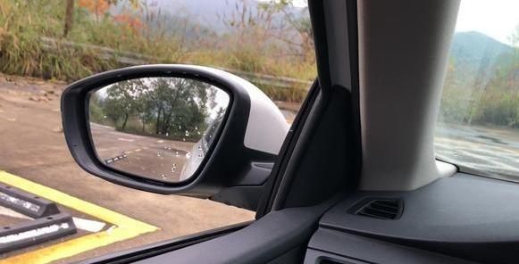 新的驾考规则实施,直角转弯难度提升了很多,怎样才能顺利通过?