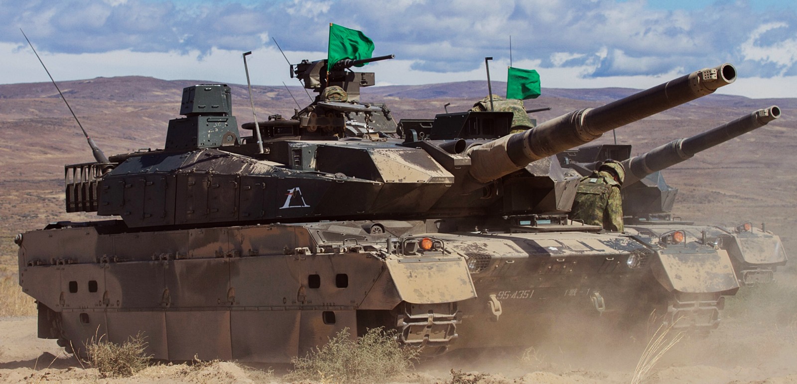 日本陆自10式坦克大秀武力!"减肥"后更专注于本土机动防御