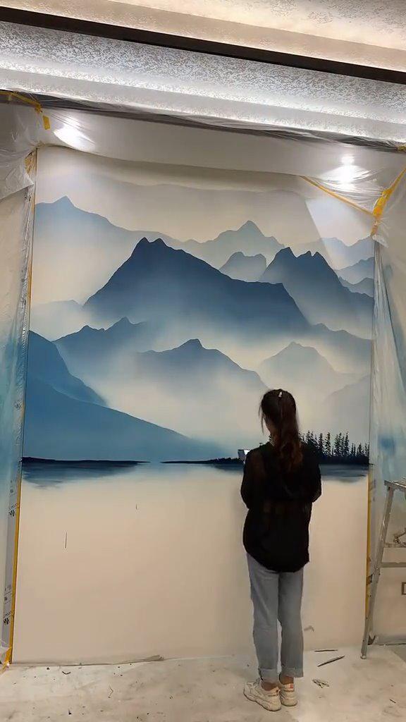 小姐姐给家里画一幅山水画壁画师61佳佳