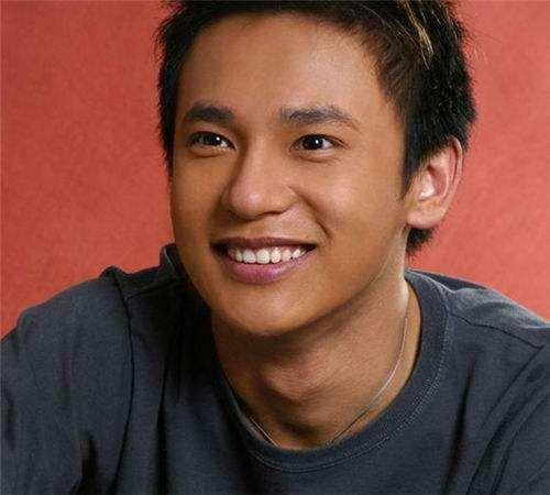 他18岁成国际影帝,曾穷到在垃圾桶里找食物,与继父关系不一般!