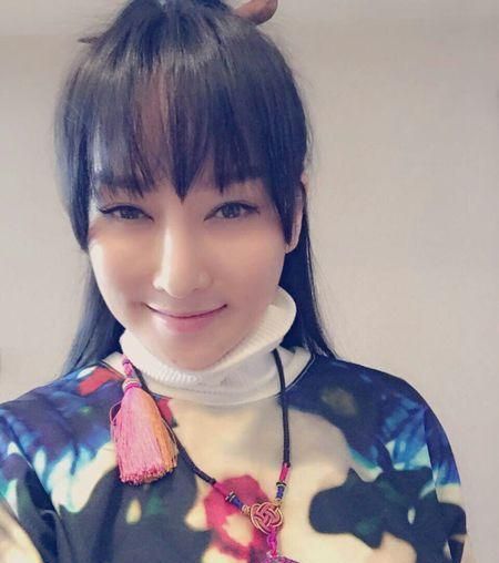 萨顶顶近照,和老公见面90分钟就闪婚