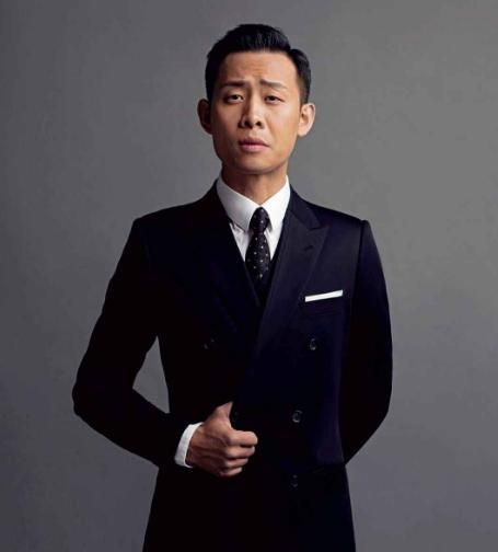 他是柏林首位华人影帝,不靠颜值靠实力,与大5岁妻子恩爱10年