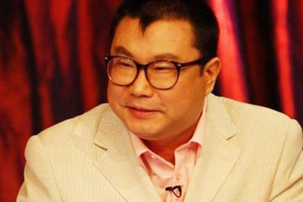 他曾以一首歌爆红全国,后来沦为"阶下囚",如今51岁靠走穴为生