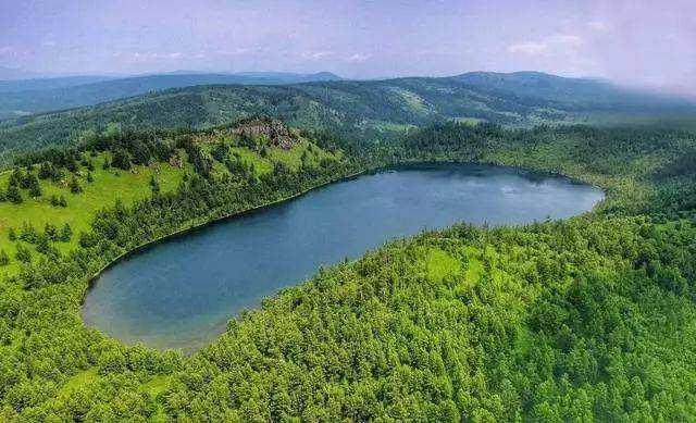 海拔1248米的天池距今已有30万年历史想看还要攀登998个台阶