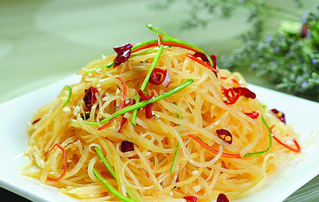 炒土豆丝,先用水冲就错了!20年大厨教你3大秘诀,好吃又爽口
