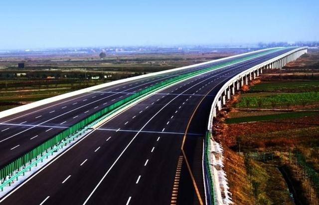 陕西最长的8车道高速公路,如一条新的丝绸之路,连接三座大城市