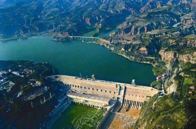 河南一座因兴建大坝而崛起的城市万里黄河上第一座大坝就在这里