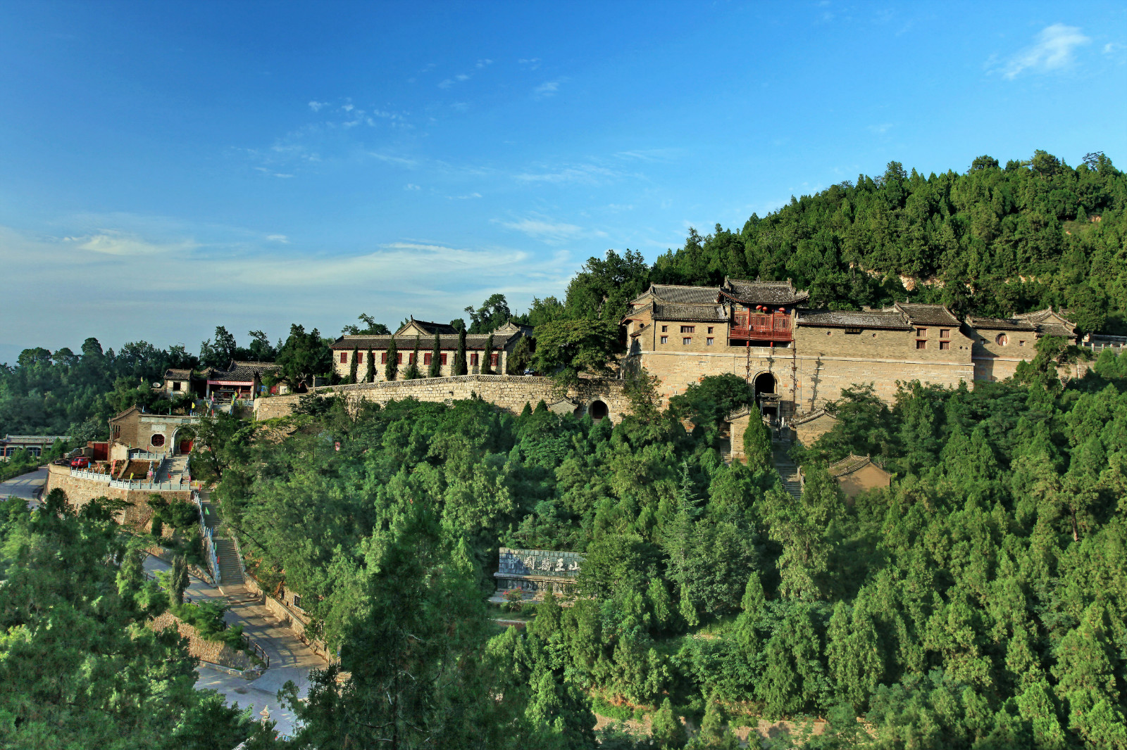 南庵,孙思邈纪念馆,午餐品尝养生药膳;下午前往照金香山景区,登薛家寨