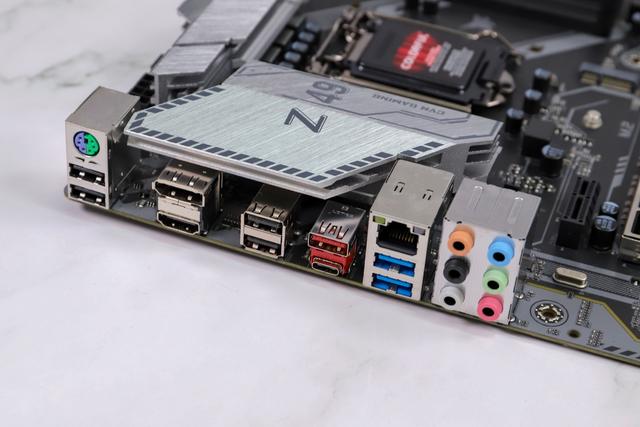 七彩虹z490主板功能齐全的机甲平台