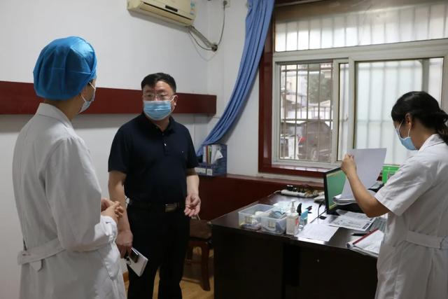 二一五医院院长李俊海深入一线 督导检查疫情防控工作