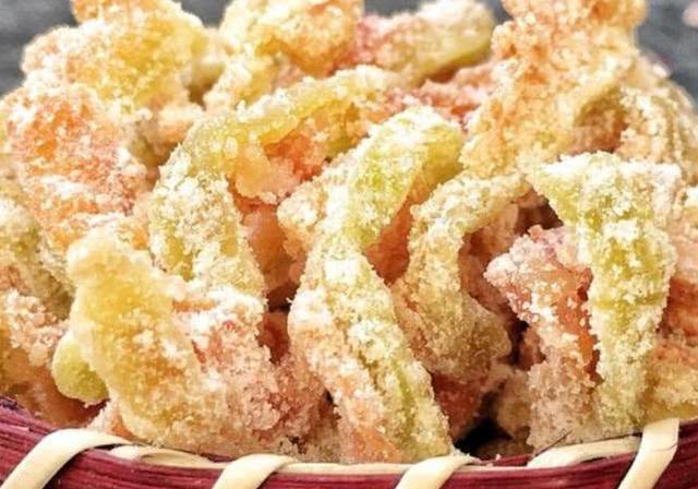 夏天"西瓜皮"千万别再丢掉了,放锅里煮一煮,蜜饯不用花钱买了