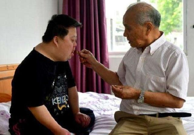 还记得舟舟吗?是唐氏儿却能成为天才指挥家,如今42岁现状如何?