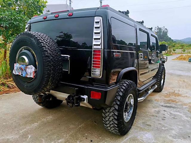 实拍悍马h2售价19万,外观蛮横霸道,越野狠货,陆地霸主