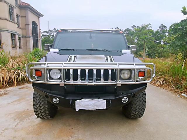 实拍悍马h2售价19万,外观蛮横霸道,越野狠货,陆地霸主