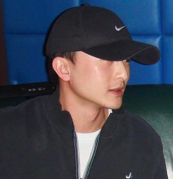 还记得阿郎的故事中周润发的儿子黄坤玄吗