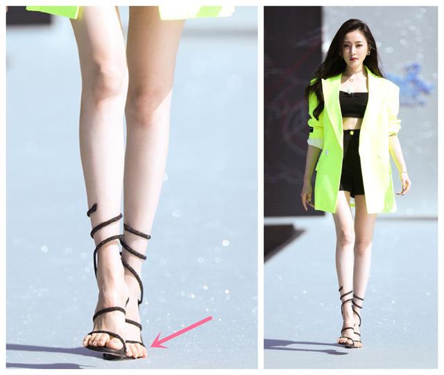 女明星的凉鞋有多难穿赵丽颖的鞋不合脚杨幂张天爱靠脚趾抓地