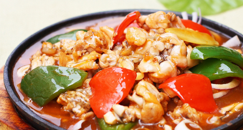 家常菜铁板肥肠,下饭菜铁板牛肉,铁板田鸡,铁板鸡块的好吃做法