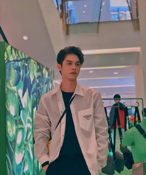 事情过了两个多月泰国男星Bright才出来道歉，不觉得太晚了吗？|假偶天成|道歉|泰国_新浪新闻