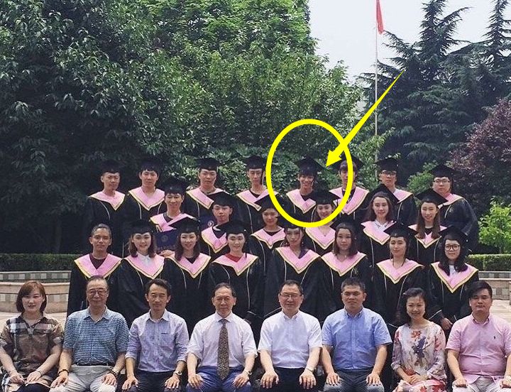 彭昱畅学士照被疯传而c位校花成众矢之的这颜值难怪宠成公主
