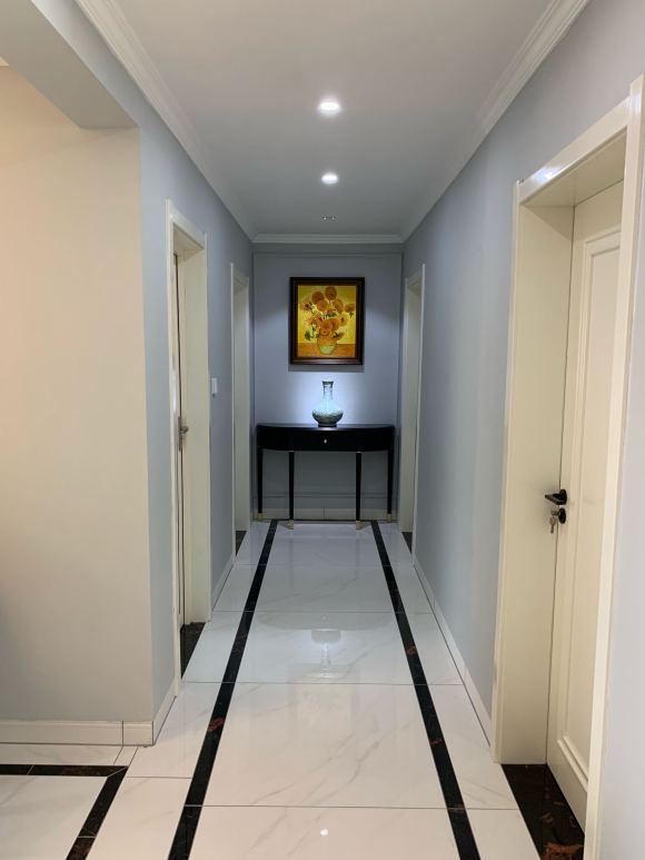 墙面漆是立邦,色号银币