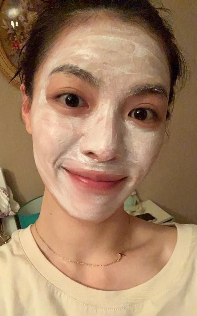 女生敷面膜时,尽量少犯这3个"错误"!不然毛孔容易变大