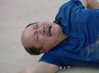 《乡村爱情13》谢广坤院里砌墙 这是要和谢永强王小蒙分家啊