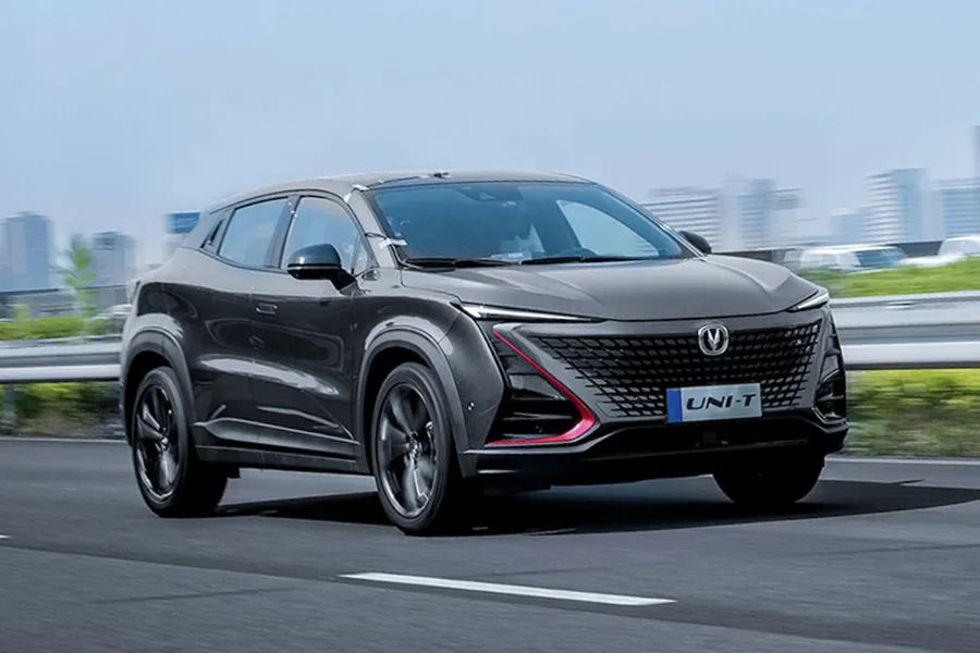 11.39万起，搭载蓝鲸NE1.5T动力，造型科幻的长安UNI-T怎么选