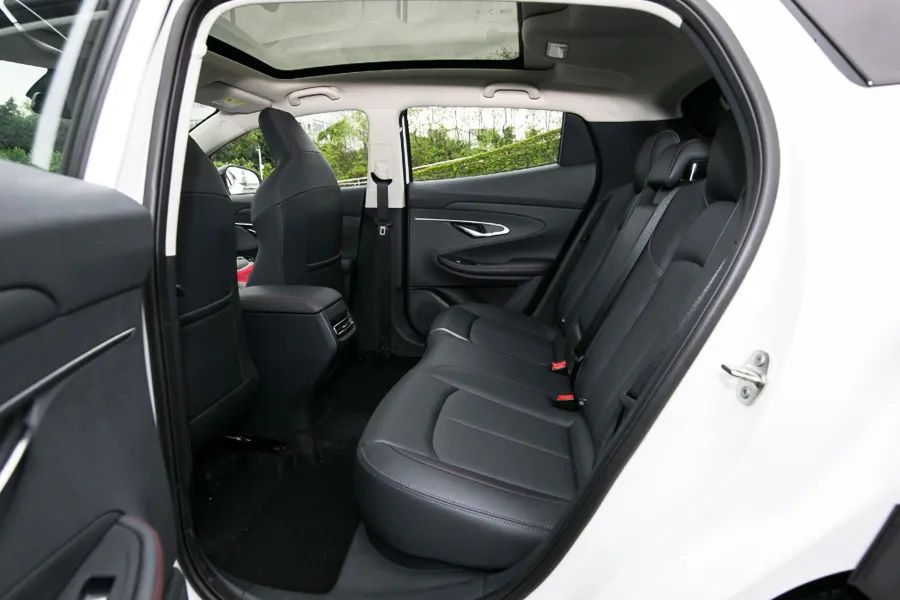 11.39万起，搭载蓝鲸NE1.5T动力，造型科幻的长安UNI-T怎么选