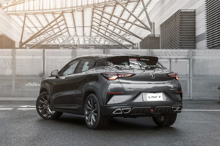 11.39万起，搭载蓝鲸NE1.5T动力，造型科幻的长安UNI-T怎么选