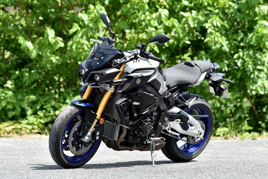 脱掉衣服的r1扭矩大师是它弟弟雅马哈mt10sp测评