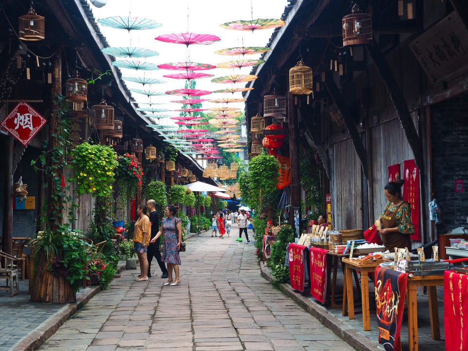 成都最美民国小镇,又上央视了!只因沉浸式体验太逼真,妙趣横生