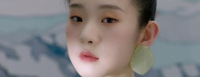 《创3》练习生时尚大片,只有四位被选中,张艺凡的脸太适合硬照