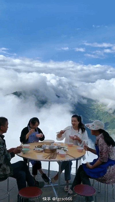 在快手上,就有这么一家云端餐厅叫做"忘忧云庭"(快手号:fgcsc666).