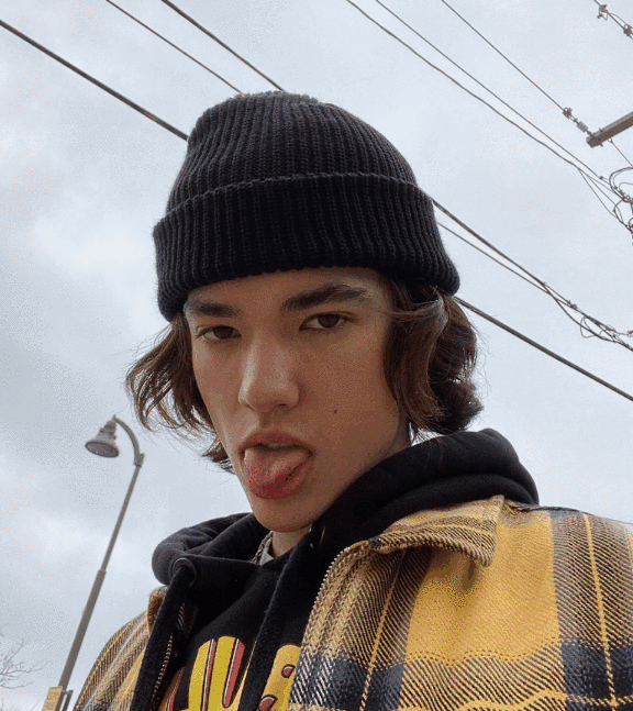 正文  不管怎么拍,conan gray 看上去都十分阳光开朗有少年感.