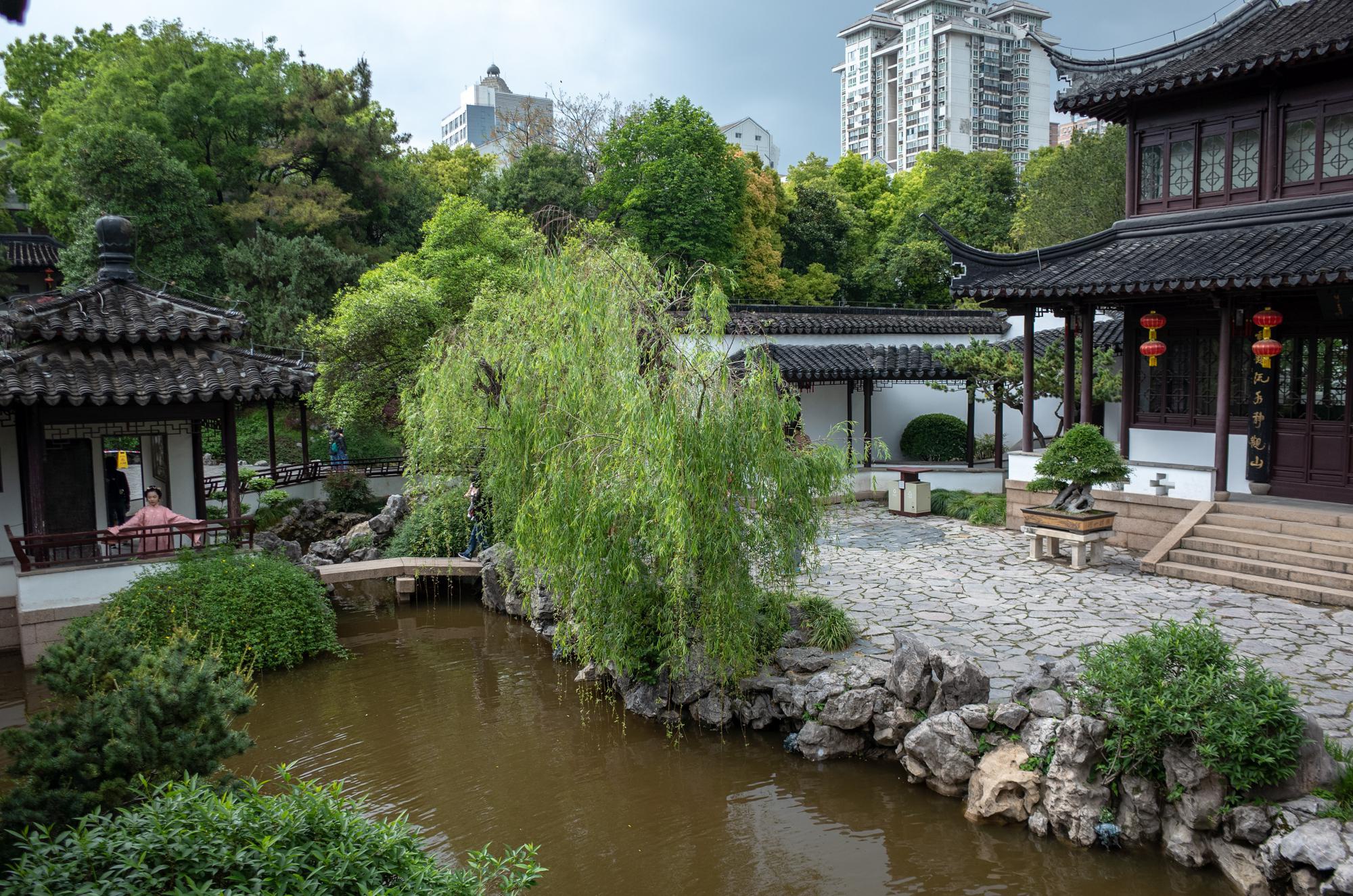 江南名园瞻园,南京最历史最悠久的园林,被誉为"金陵第一园"