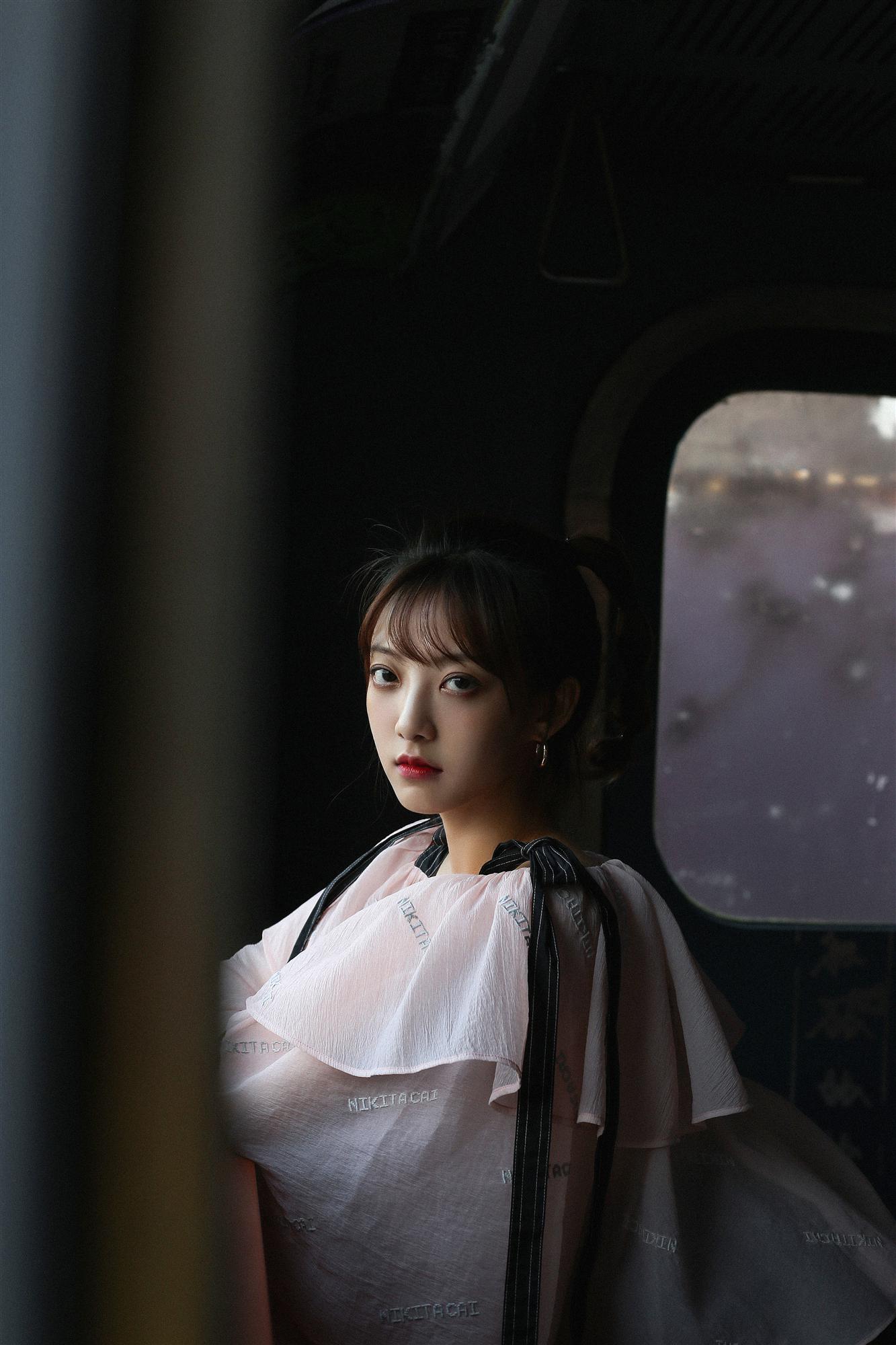 范薇《嘉人本色》毕业,可盐可甜尽显独特魅力