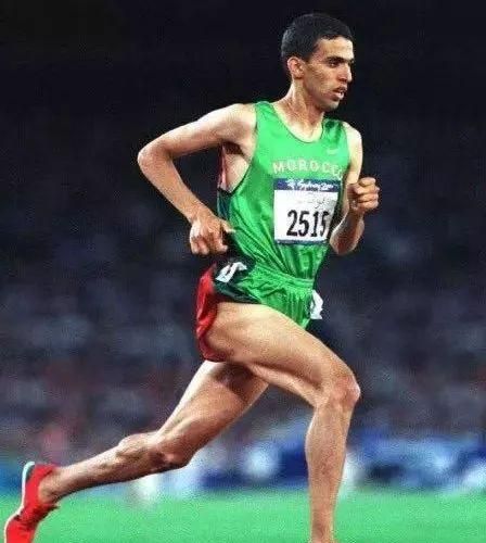 2004年雅典奥运会男子1500米,5000米"双料冠军",田径世锦赛历史上首位
