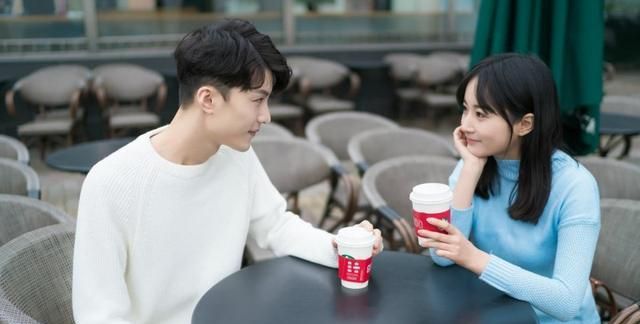 男女朋友在家能玩什么互动小游戏 不需要道具的趣味团建小游戏有哪些