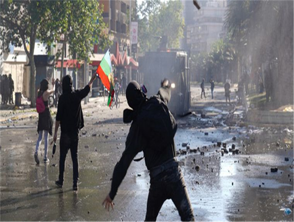 美国街头发生暴力枪战,双方激战一夜,死伤无数,现场无法控制