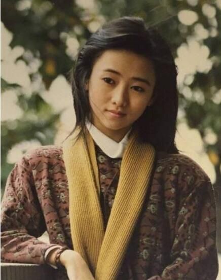 年轻时的翁虹气质清纯不失妩媚眉目含情真真是盛世美颜