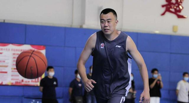 拼命三郎铁定缺席次战|韩德君|郭旭|辽宁男篮_新浪新闻