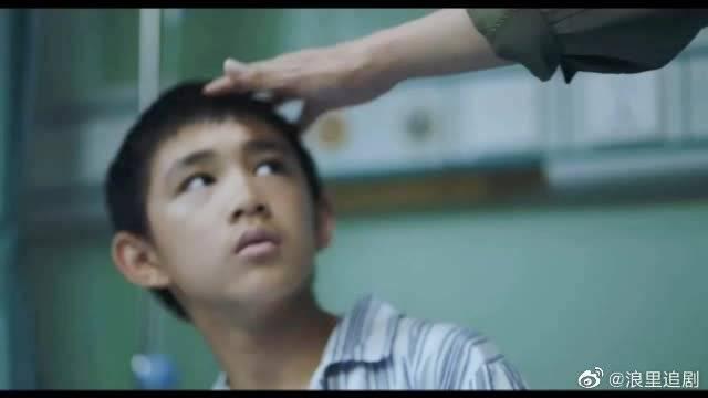 《隐秘的角落》 这一段很有意思,张东升一开始要摸朱朝阳头……_新浪新闻